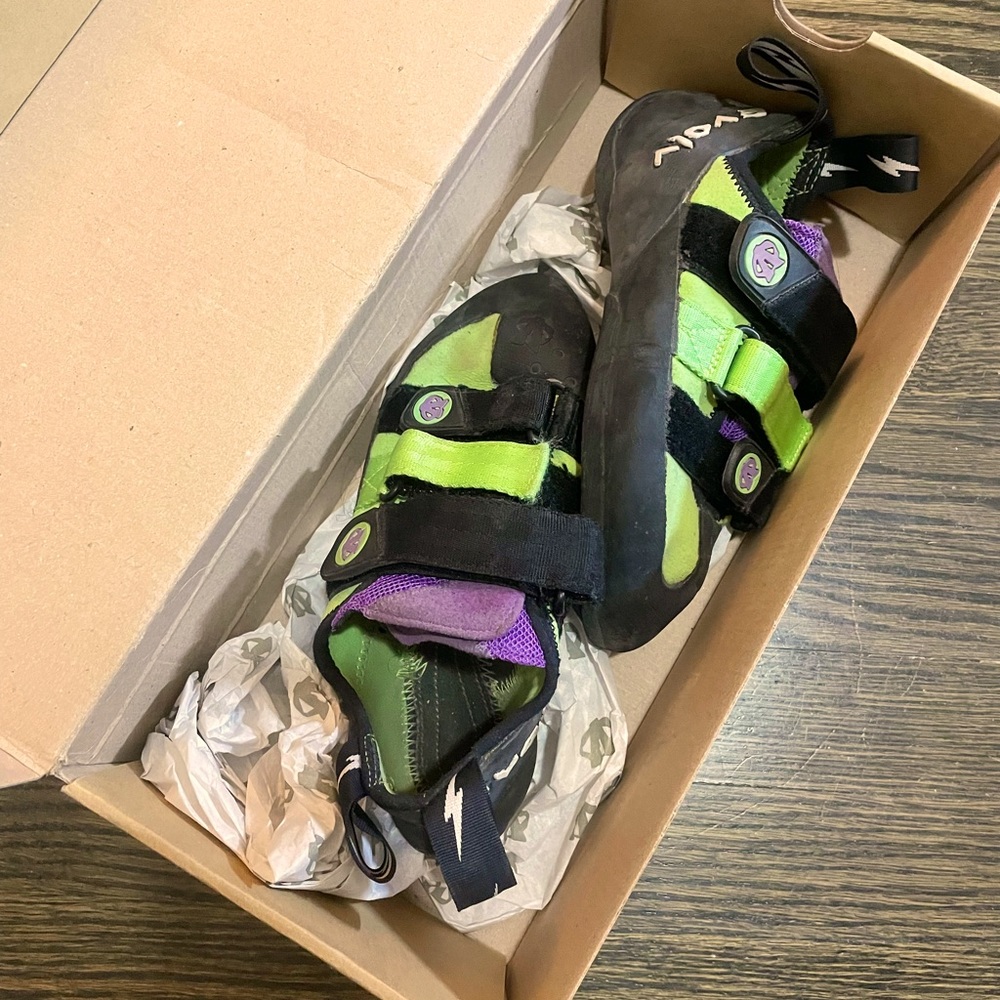 Evolv Shaman climbing shoes, Women’s 5, worn twice.